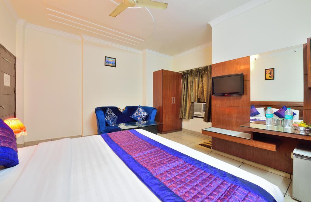 Centra Inn New Delhi Bagian luar foto