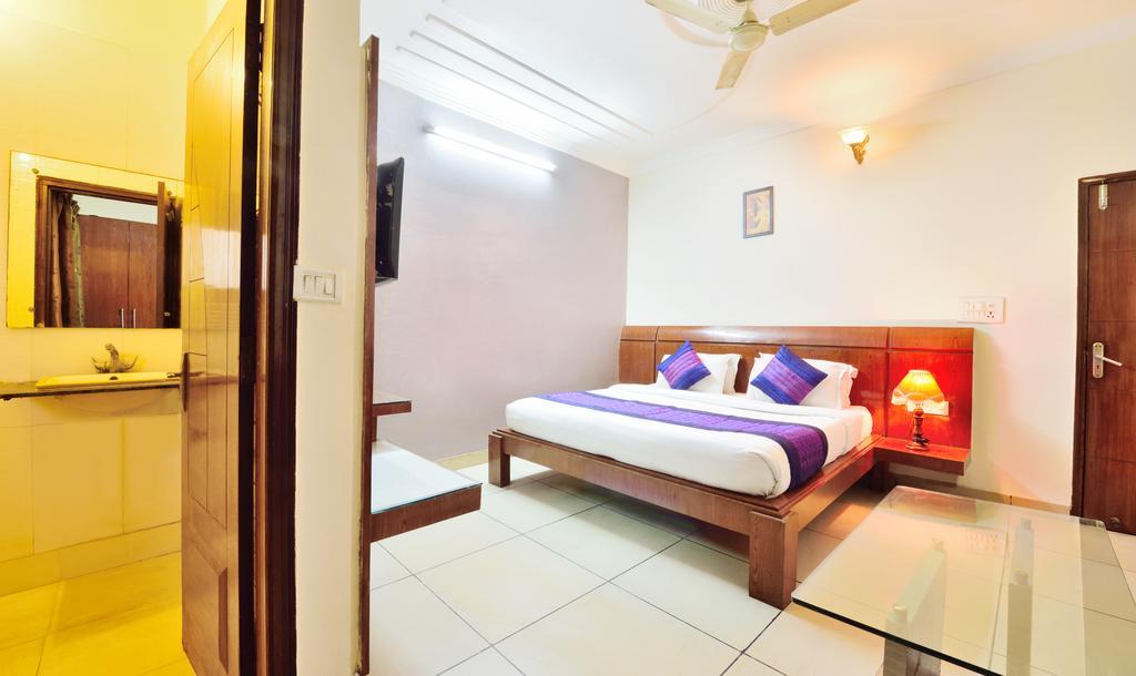 Centra Inn New Delhi Bagian luar foto