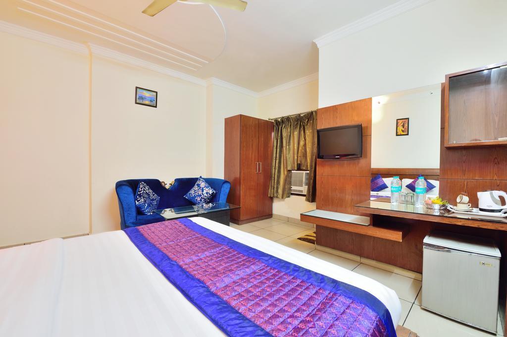 Centra Inn New Delhi Bagian luar foto