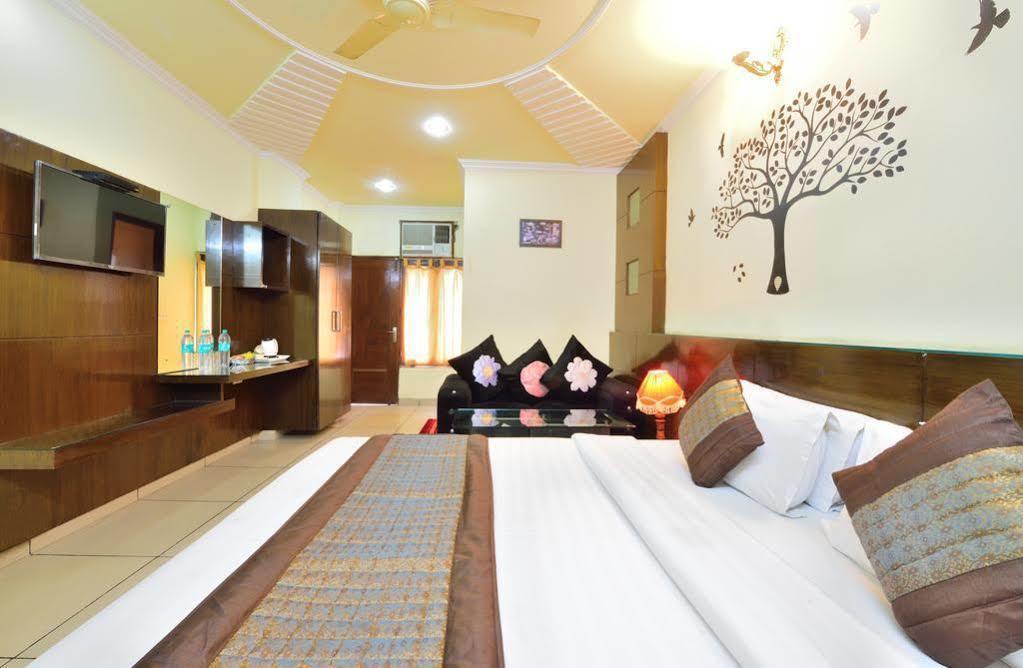 Centra Inn New Delhi Bagian luar foto