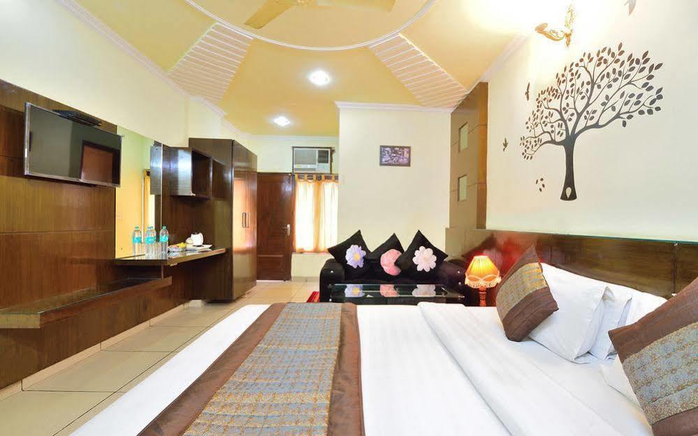 Centra Inn New Delhi Bagian luar foto