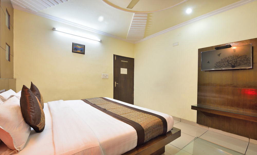 Centra Inn New Delhi Bagian luar foto